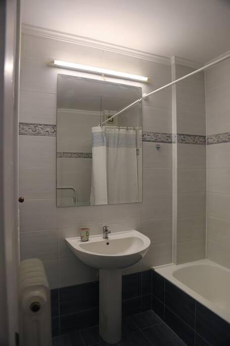 Charming Apartment Near Center Athene Buitenkant foto