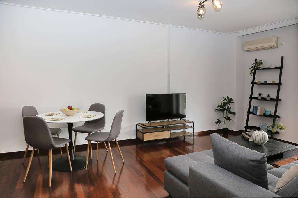 Charming Apartment Near Center Athene Buitenkant foto